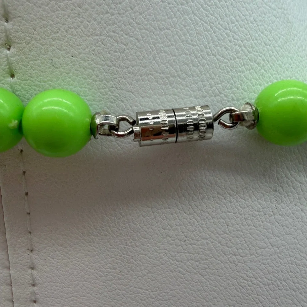 Vintage Lime Green Lucite Beaded Necklace Mod Disc Beads Statement 20 Inch